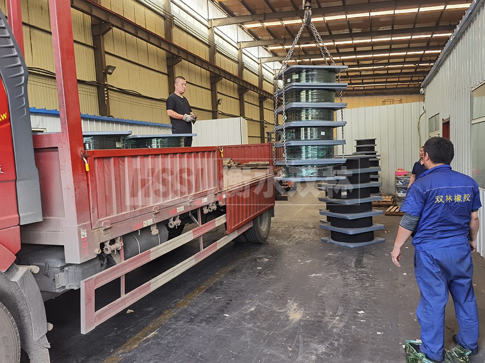 防震隔震支座 方形隔震支座廠(chǎng)家 分散力型橡膠隔震支座生產(chǎn)廠(chǎng)家